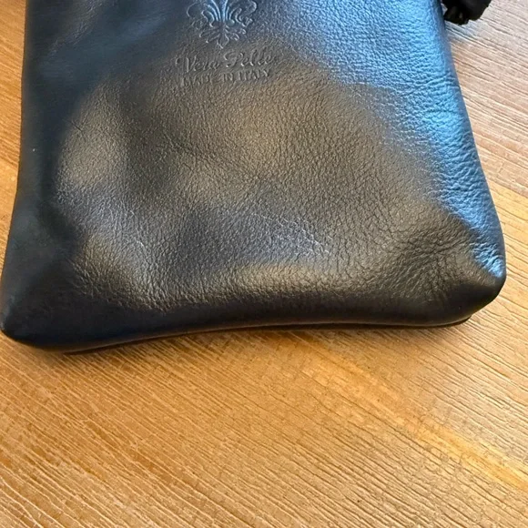 Black Leather Crossbody Bag with Gold Accents by Vera Pelle Like New - Picture 4 of 9